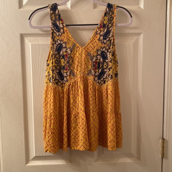 Small yellow summer baby doll style top for women - Picture 2 of 7